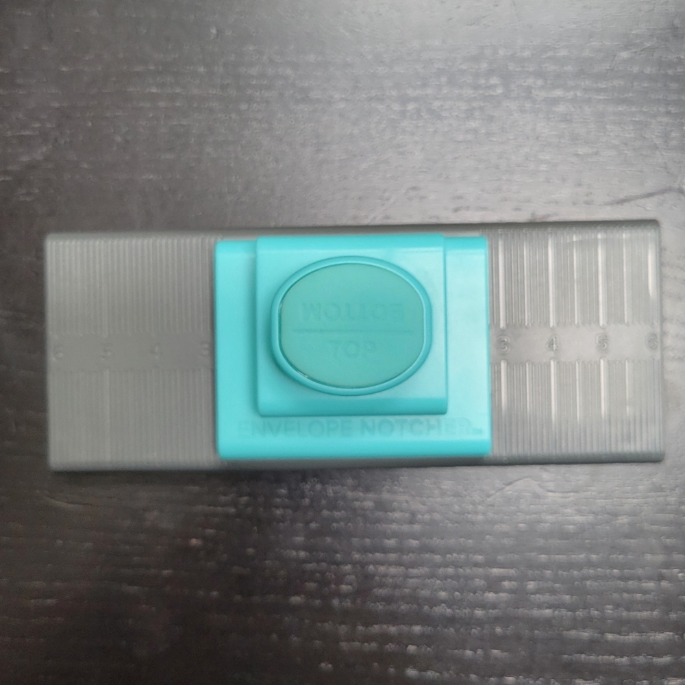 We R Memory Keepers Envelope Notch Punch - Picture 2 of 4